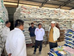 Dua Anggota Komisi IV DPR RI Sidak ke Gudang Bulog Cabang Metro