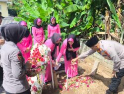 Hari Bhayangkara ke 79, Kapolres Dampingi PJU Polda Lampung Anjang Sana ke Rumah Personel Yang Gugur Saat Bertugas di Way Kanan.