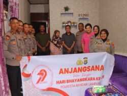 Anjangsana Hari Bhayangkara ke-79 Polresta Bandarlampung Sambangi Anggota dan Purnawirawan yang Sakit
