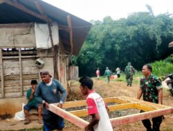 Koramil 424-07/Gadingrejo Tunjukkan Kepedulian, Bantu Perbaiki Rumah Salamin yang Ambruk