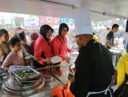 Brimob Lampung Gelar Dapur Lapang di CFD Tugu Adipura Bandarlampung