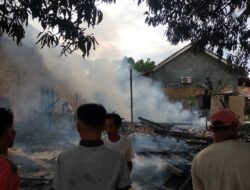 Kebakaran Hanguskan Satu Rumah Warga di Pasar Banjit, Kerugian Capai Rp100 Juta