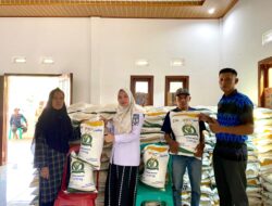 Pemerintah Gunung Katun Distribusikan Bantuan Beras CPP, untuk 303 KPM Dapat 20 Kg Beras