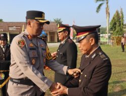Kapolres Way Kanan Pimpin Penyerahan Jabatan dan Pelepasan Purna Tugas 2 Anggota Polri*