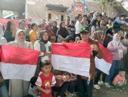 HUT RI Ke -80 Pujakesuma Bagikan Bendera  300 buah  kepada Warga