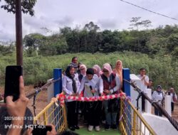 Bupati Ayu Asalasiyah hadiri Peresmian Jembatan Gantung Baja dan Pembangunan Rehabilitasi SDN 3 Gunung Katun