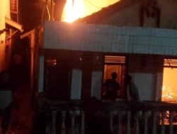 Sebuah Rumah Permanen di Gang Misterius Baradatu Hangus Terbakar