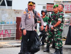 TNI -Polri dan Mahasiswa Kompak Bersihkan Sampah Pasca Ujuk Rasa di DPRD Lampung
