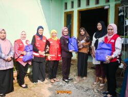 Bupati Nanda Salurkan Bantuan Beras untuk Keluarga Balita Stunting di HUT ke-80 PMI