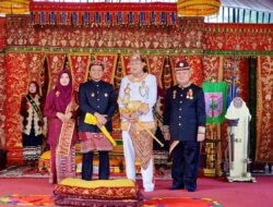 Bupati Pringsewu & Isteri Mendapat Gelar Adat & Kebangsawanan Kerajaan Sekala Brak Kepaksian Pernong