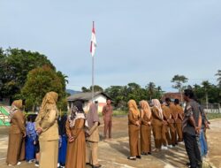 Pemerintah kampung Rantau jaya gelar upacara Peringatan hari sumpah pemuda di halaman balai kampung