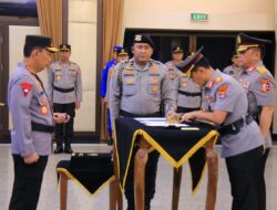 Kapolri Pimpin Sertijab, Kapolda Lampung Irjen pol Helmy Santika Serahkan Tongkat Komando Irjen Pol Helfi Assegaf