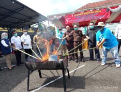 Kejari Way Kanan gelar Pemusnahan Barang Bukti Perkara Tindak Pidana Umum yang telah Mempunyai Kekuatan Hukum Tetap