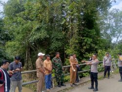 Tanggap Waspada dan Antisipasi Banjir, Polsek Blambangan Umpu Bersama Forkopimcam Lakukan Pengecekan Debit Air Sungai