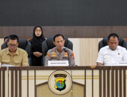 Tindak Lanjuti Insiden Kapal Tongkang kayu Di Pesibar, Kapolda Berikan Penjelasan.