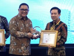 Sekdaprov,  Lampung Marindo Kurniawan ,  Terima Penghargaa  Terbaik ke- 3 Nasional Penghargaan pembangunan Daerah Untuk Lampung.