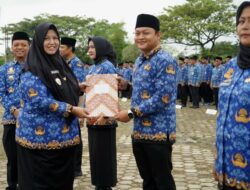 Apel Perdana 2026, Bupati Pringsewu Serahkan SK kepada 490 PPPK Termasuk Paruh Waktu