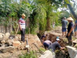 Warga RT 01 dan RT 02 Lingkungan 1  Kelurahan Pringsewu Utara Kompak Gotong Royong Perbaiki Gorong-Gorong