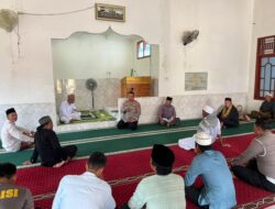 Shalat Berjamaah di Masjid Baitul Mahfud, Kapolres Way Kanan Berikan Himbauan Harkamtibmas dan Sosialisasi Layanan 110