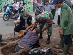 Sinergisitas TNI dan masyarakat Gelar Bersih Bersih Lingkungan