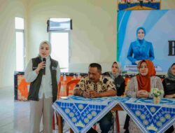 Kunjungan Kerja ke Kota Metro,Ketua TP PKK Ibu Purnamma Wulan Sari Mirza Serahkan Bantuan Sosial