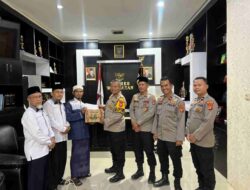 Kolaborasi dengan Baznas, Polres Way Kanan Salurkan Zakat kepada Warga dan Bingkisan Ramadhan