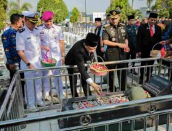 Marindo Kurniawan Pimpin Upacara Ziarah  Makam dan Tabur Bunga di Taman Makam Pahlawan Warnai Peringatan HUT Lampung ke-62