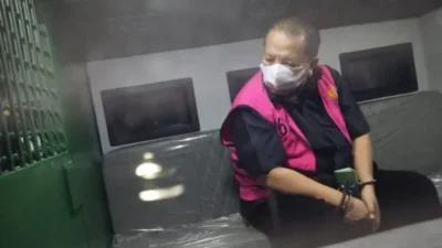 Akhirnya Mantan Gubernur Lampung Arinal Djunaidi Di Tahan Kejati Lampung.