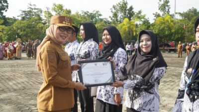 Bupati Ayu Asalasiyah Sampaikan 5 Strategi Transformasi Pendidikan di Upacara Hardiknas 2026