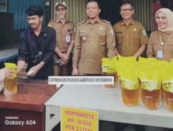 Bupati Pringsewu  Riyanto Pamungkas Tinjau Operasi Pasar Minyak Goreng