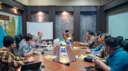 Gubernur Lampung Rahmat Mirzani Djausal menerima kunjungan silaturahmi Direktur Hubungan Kelembagaan PTPN IV Arya Sandhiyudha