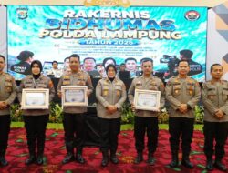 Apresiasi Kinerja Jajaran ,Kabidhumas Polda Lampung Berikan Penghargaan kehumasan Terbaik di Rakernis 2026