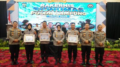 Apresiasi Kinerja Jajaran ,Kabidhumas Polda Lampung Berikan Penghargaan kehumasan Terbaik di Rakernis 2026