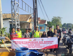 Peringati Hari Bhayangkara ke-80, Polres Way Kanan Salurkan Bantuan Air Bersih di Km 10