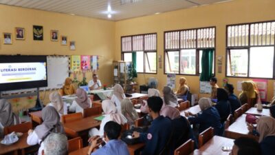 Pustakawan Gandeng Mahasiswa Turun ke Sekolah Gelar Literasi Bergerak
