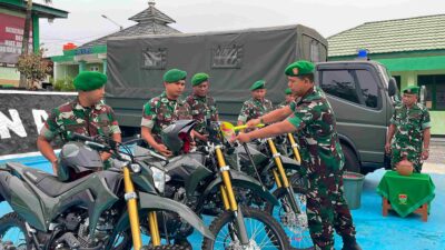 DANDIM 0427/WAY KANAN, SERAHKAN KENDARAAN DINAS TRUK MITSUBISHI CANTER DAN MOTOR CRF UNTUK TINGKATKAN KESIAPAN OPERASIONAL