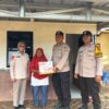 Sambangi Warga, Polsek Baradatu Salurkan Bansos Hari Bhayangkara ke-80