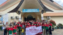 Bhakti Religi Hari Bhayangkara ke-80 Ditlantas Polda Lampung Bersihkan Gereja dan Beri Bantuan