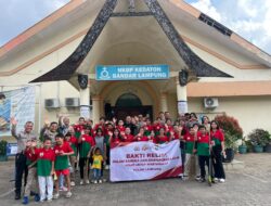 Bhakti Religi Hari Bhayangkara ke-80 Ditlantas Polda Lampung Bersihkan Gereja dan Beri Bantuan