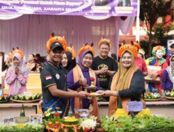 Meriahkan Usia ke-45, SMA YP Unila Gelar Jalan Sehat dan Potong Tumpeng