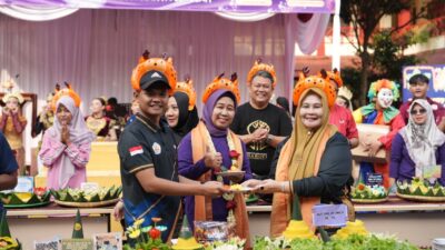 Meriahkan Usia ke-45, SMA YP Unila Gelar Jalan Sehat dan Potong Tumpeng