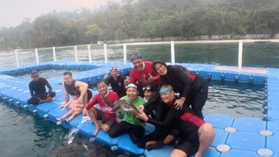 Menantang Ombak dan Hujan demi Surga Tersembunyi Teluk Lampung.