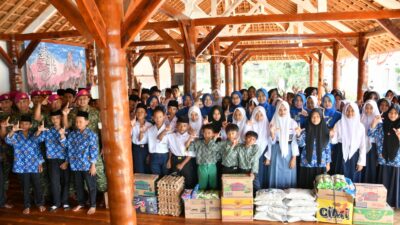 WUJUD KEPEDULIAN DAN KASIH SAYANG  PRAJURIT YONIF 7 MARINIR UNTUK ANAK-ANAK PONDOK PESANTREN NURUL HUDA