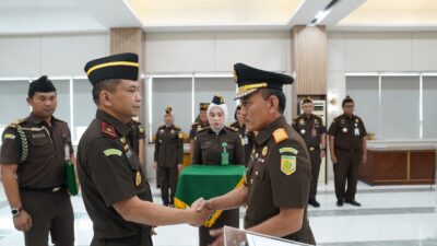 KAJATI LAMPUNG YANG BARU, GELAR PELANTIKAN WAKAJATI DAN SEJUMLAH PEJABAT ESELON III YANG BARU DI LINGKUNGAN KEJAKSAAN TINGGI LAMPUNG