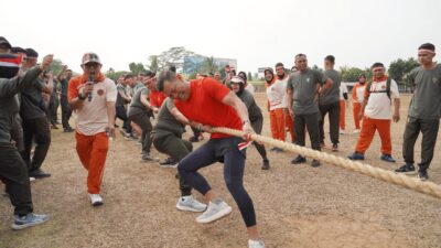 Semangat kemerdekaan harus kita maknai dengan kebersamaan, kekompakan dan kegembiraan. Dari kebersamaan inilah soliditas semakin kuat dan semangat pengabdian semakin kokoh,” ujar Pangdam.