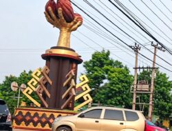 Tugu  Coklat Pesawaran Disorot: Setiap Jam Sibuk Macet Parah, Warga Desak Lampu Merah Jadi Solusi.