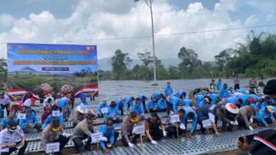 Polda Lampung bersama Kapolri ikuti zoom meeting penanaman Bawang Putih  Serentak di Lampung Barat