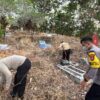 Perkuat Semangat Gotong Royong, Polsek Baradatu Gelar Bakti Religi di TPU Banjar Sari dan Sukosari