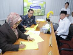 Dr. Budiyono Serahkan Berkas Pendaftaran Bacarek Unila Periode 2027-2031