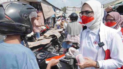 Peduli Warga Terdampak Abu Vulkanik, Purnama Wulan Sari Bagikan 10.000 Masker